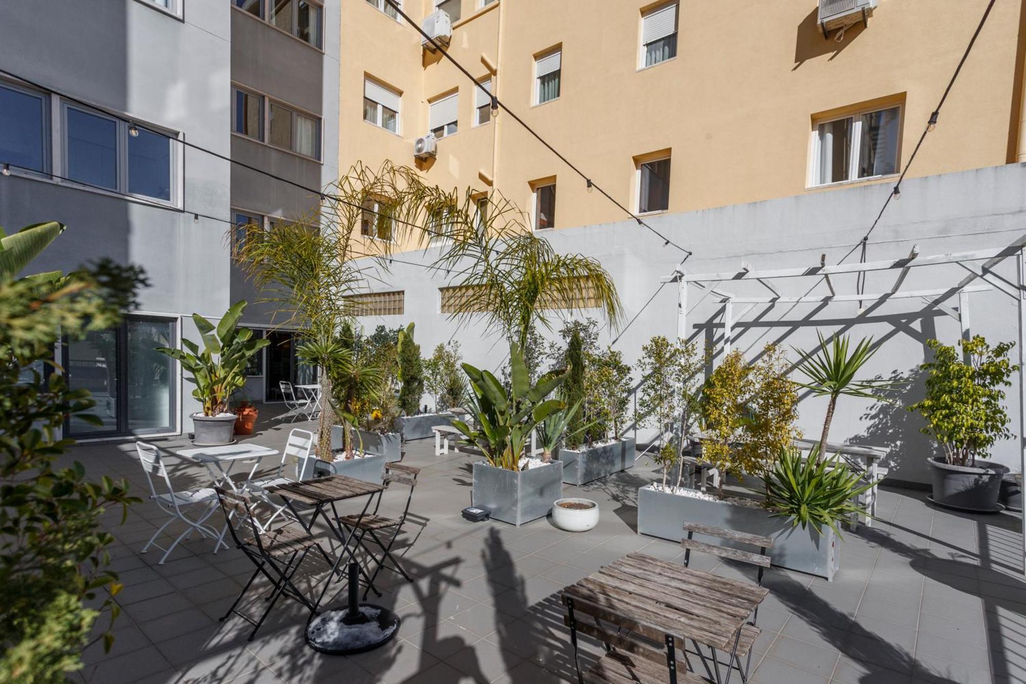 Neegroni Balcony In Lisbon - By Misha'S Place 1A Luaran gambar
